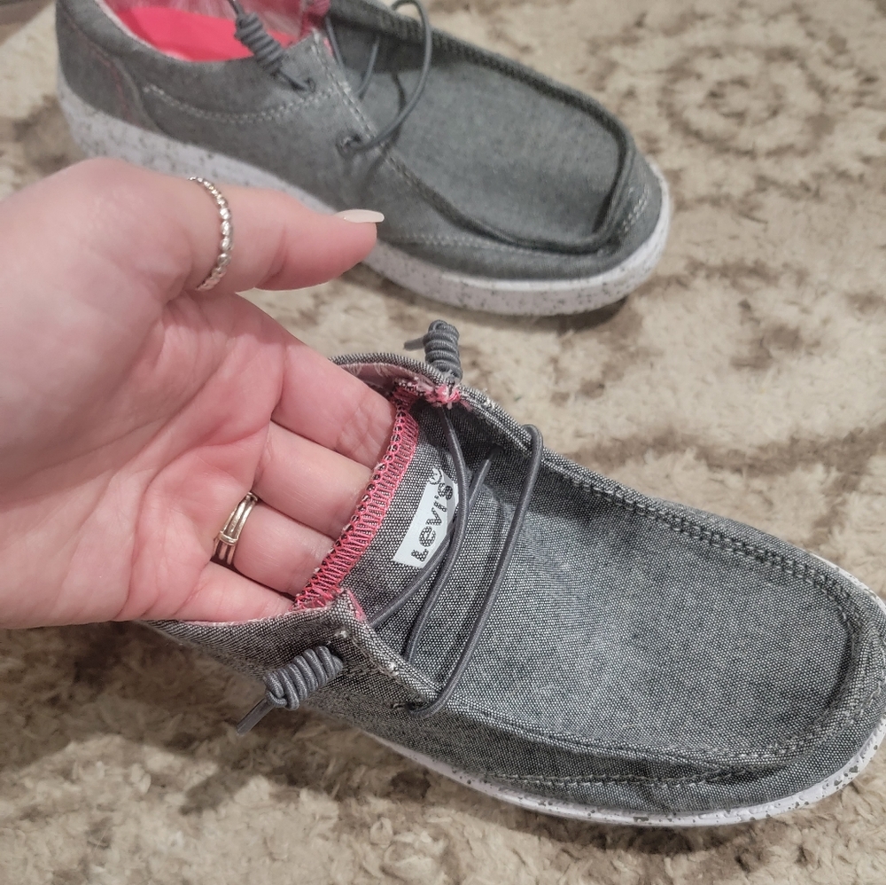 Levis womens grey and pink shoes size 6.5 fits more like a 7
